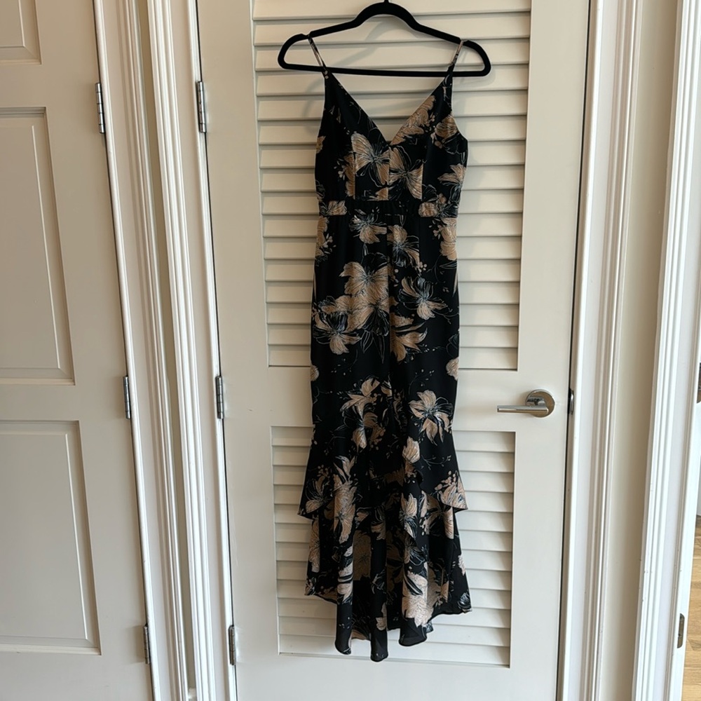 Lulu’s women’s asymmetric dress; size S.